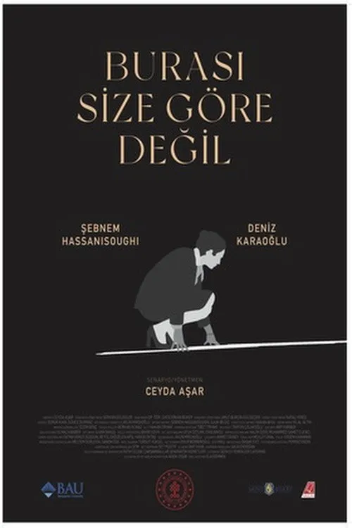 Deniz Karaoglu interpreta a  en Burası Size Göre Değil