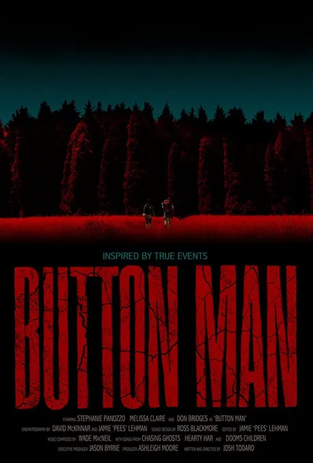 Stephanie Panozzo interpreta a en Button Man