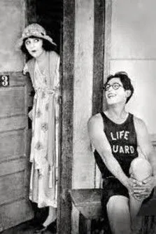 Florence Gibson interpreta a  en By the Sad Sea Waves