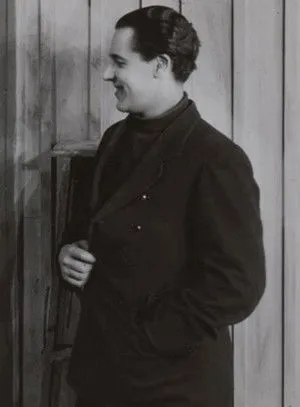 Harald Steen interpreta a Pålsen, kafevert en Cafe X