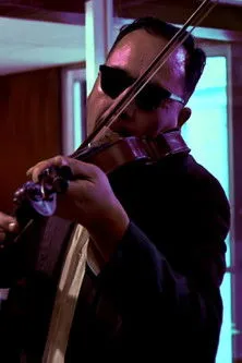 Carlos Casella interpreta a en Callejón oscuro