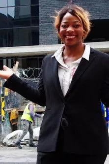 Céline Tshika interpreta a Presenter en Cape Town Royalty Programme