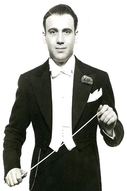 Johnny Green interpreta a Himself - Conductor en Capriccio Italien