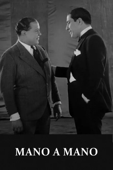 Carlos Gardel interpreta a en Carlos Gardel: Mano a mano (Vídeo musical)