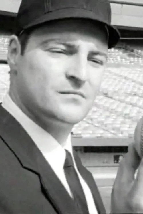 Denny Dale Bess interpreta a The Umpire en Caught in Time