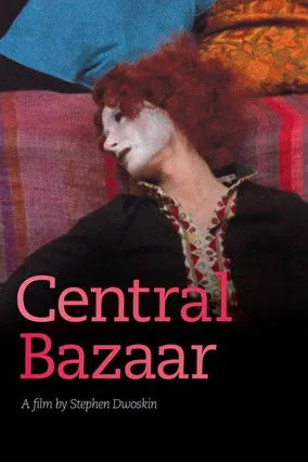 Maggie Corey interpreta a  en Central Bazaar