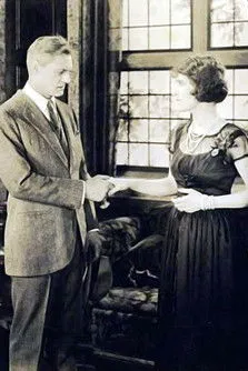 Ruby Blaine interpreta a Isabel Sherwood en Children of the Whirlwind