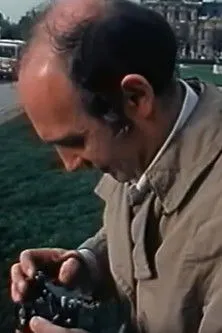 Raymond Depardon interpreta a himself en Ciné-portrait de Raymond Depardon