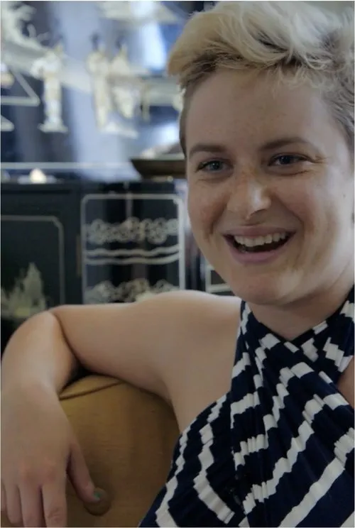 Caroline Golum interpreta a Herself en Cinema Rules Everything Around Me