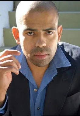 Eliezer Ortiz interpreta a Two en Circunstancias