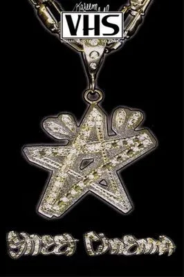 Mikey Taylor interpreta a  en City Stars Street Cinema