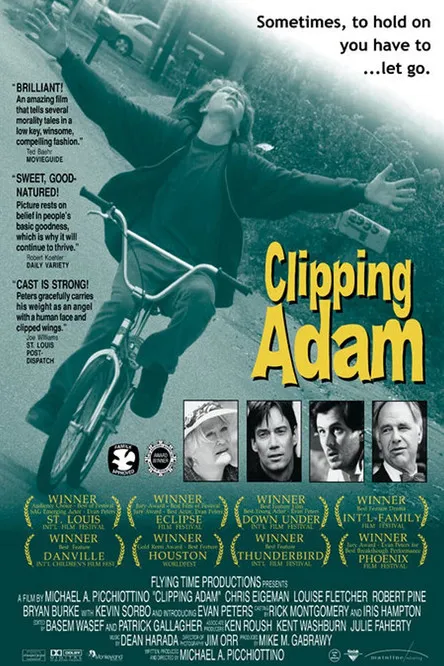 Evan Peters interpreta a Adam Sheppard en Clipping Adam