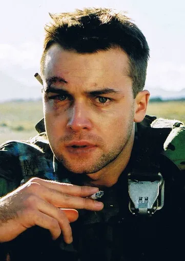 Madeleine Lynch interpreta a Mother en Cockle