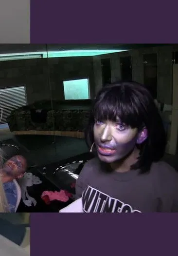 Murphy Maxwell interpreta a Host / Swim Body / Host. More Trade en Comma Boat