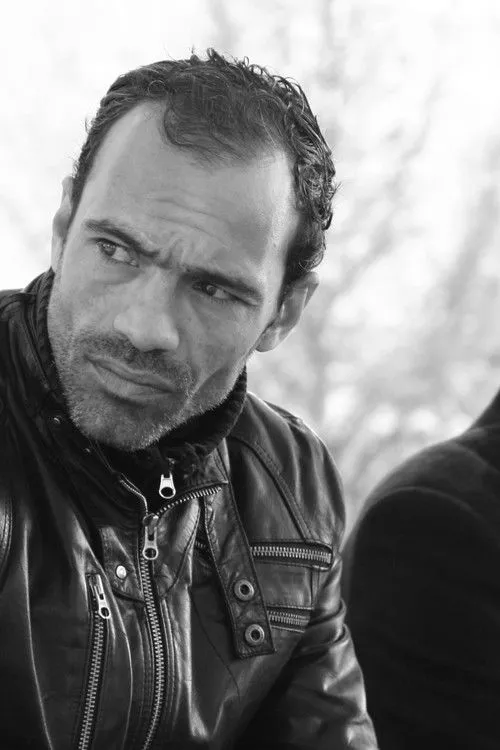 Rachid Chaïb interpreta a Nabil en Comme une ombre