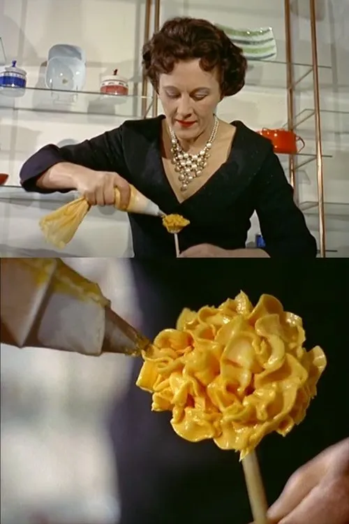 Fanny Cradock interpreta a Self en Cookery Hints AKA Cooking Tips