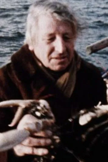 Johnny Morris interpreta a en Costa del Coal