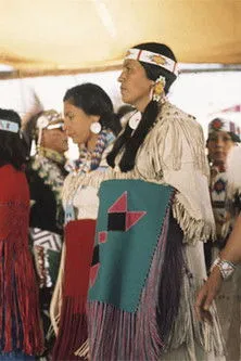 Earl Pennington interpreta a Narrator en Cree Way