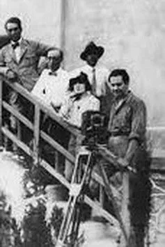 Alvaro Escobar interpreta a  en Criollo viejo