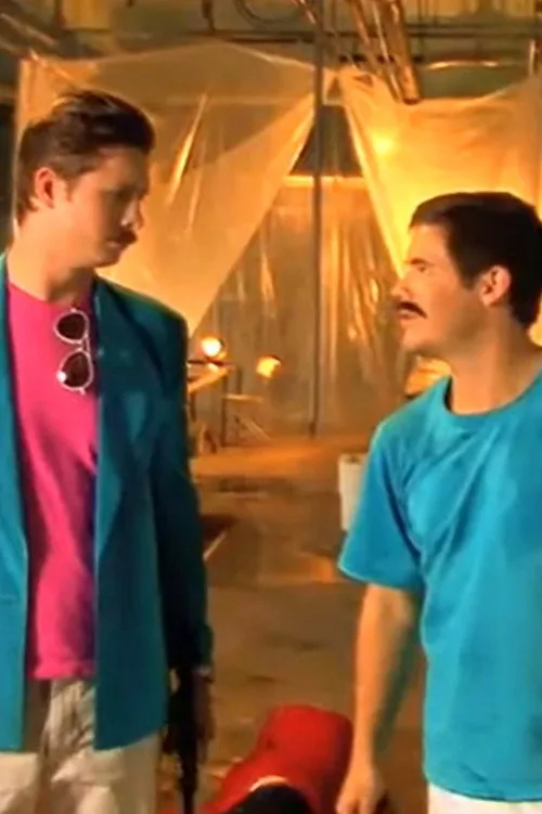 Anders Holm interpreta a Bruce Romaine en Crossbows & Mustaches