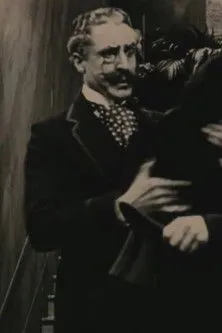 Louise Beaudet interpreta a Mrs. Trevor - the Mother en Cutey Plays Detective