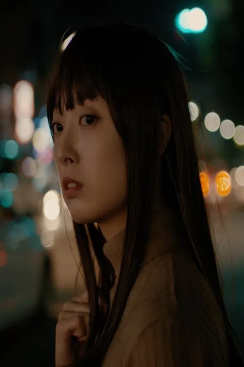 Kim Ye-na interpreta a Seo-yeon en 다른, 밤