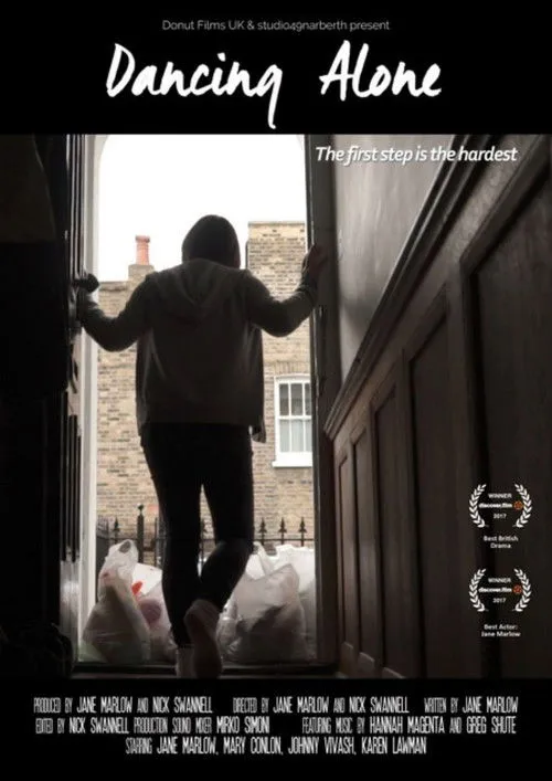 Mary Conlon interpreta a en Dancing Alone