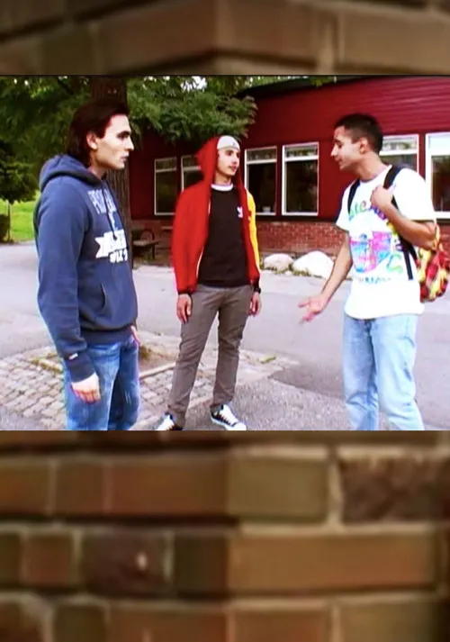 Okan Akdag interpreta a Michel en Darwins teori: En film om mobbning