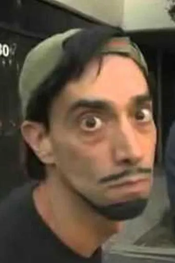 Mikey Day interpreta a Idiot One en David Blaine Street Magic Part 4