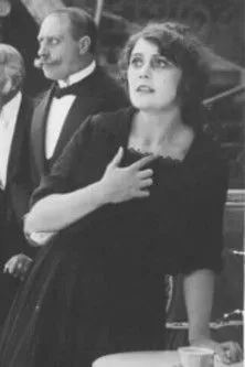 Tilly Perin-Bouwmeester interpreta a  en De Kroon der Schande