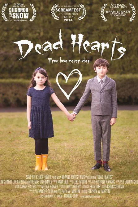 Nancy Bell interpreta a Old Lola Littleton en Dead Hearts