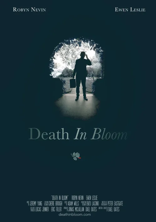 Ewen Leslie interpreta a Christopher Crumples en Death in Bloom