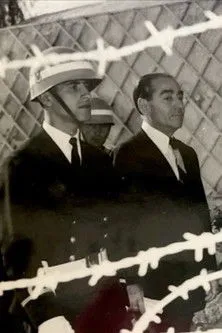 Baha Aksit interpreta a Self en Demirkırat: Ada