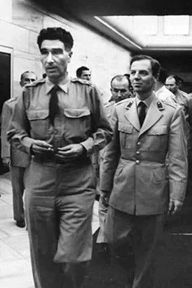 Suphi Karaman interpreta a Self en Demirkırat: Darbe