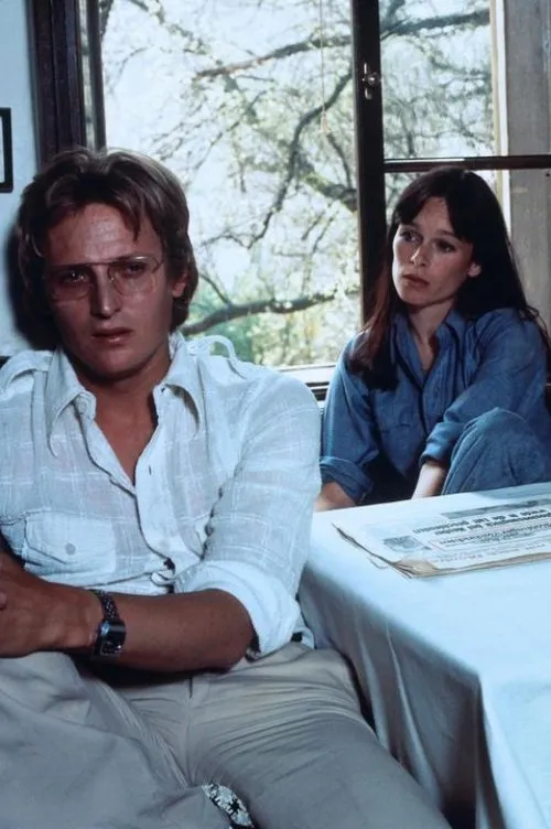 Alexandra Hay interpreta a Claire Madison en Der kurze Brief zum langen Abschied