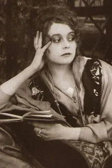 Hugo Froelich interpreta a The Conductor en Der Tänzer