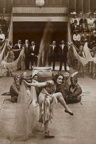 Rudolf Hilberg interpreta a Rudolf en Des Lebens ungemischte Freude