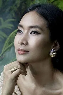 Happy Salma interpreta a  en Di Suatu Tempat