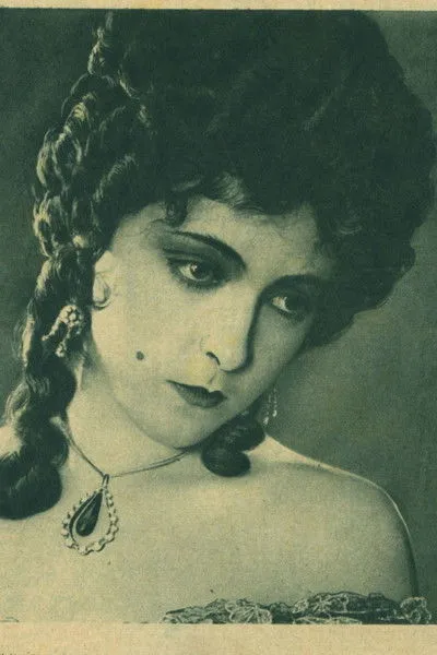 Alexandra Schmitt interpreta a  en Die Pik-Dame