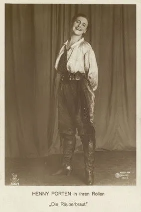 Friedrich Fehér interpreta a en Die Räuberbraut