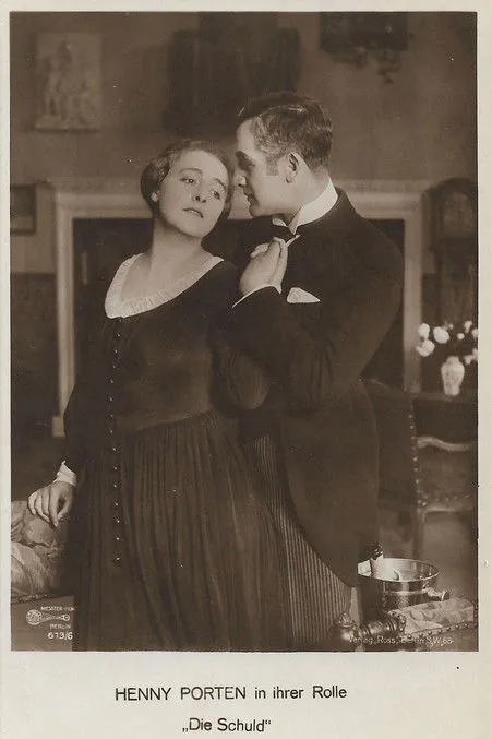 Senta Eichstaedt interpreta a Lydia Güllmeister en Die Schuld