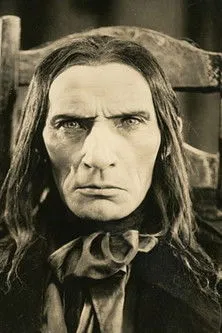 Yelena Polevitskaya interpreta a Rita en Die schwarze Pantherin