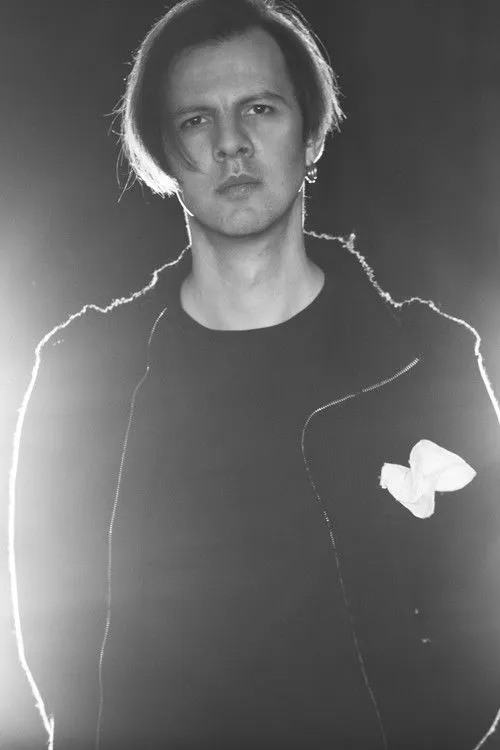 Teodor Currentzis interpreta a Self en Die Sprache unserer Träume – Der Dirigent Teodor Currentzis