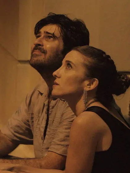 Rafael Spregelburd interpreta a Esteban en Dígame - Sag mir