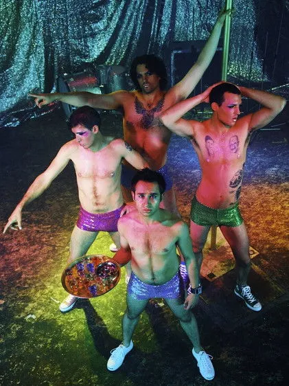 Mark Kandborg interpreta a Barman en DINX