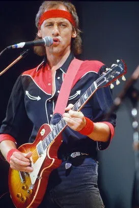Guy Fletcher interpreta a en Dire Straits at Live Aid