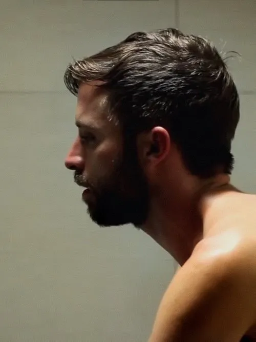 John Trengove interpreta a en Disco 3000