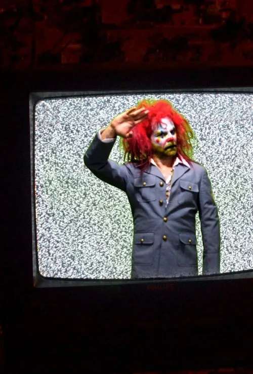 Laís Lacerda interpreta a  en DNA-M: Deus Não Acredita em Máquinas