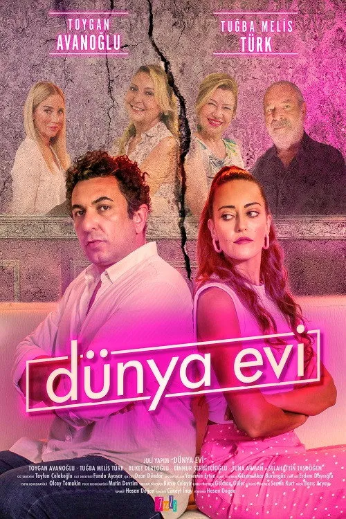 Toygan Avanoglu interpreta a Hakan en Dünya Evi