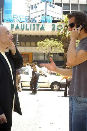 Leon Cakoff interpreta a  en Do visível ao invísivel